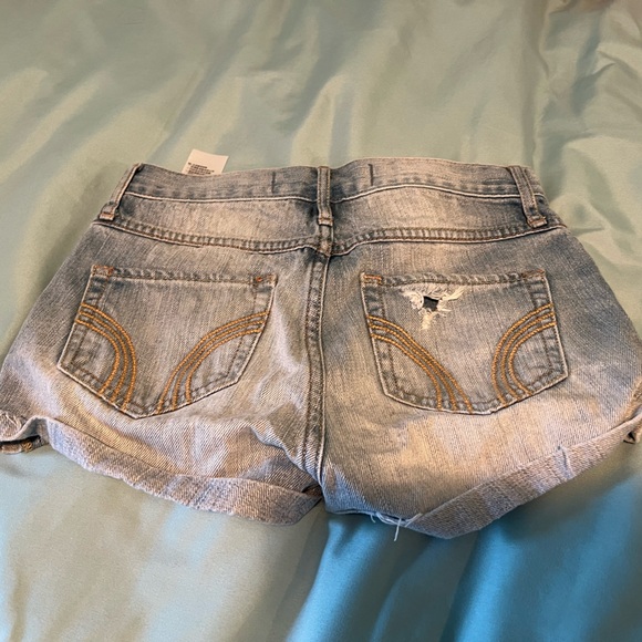 Hollister Shorts - Picture 2 of 3